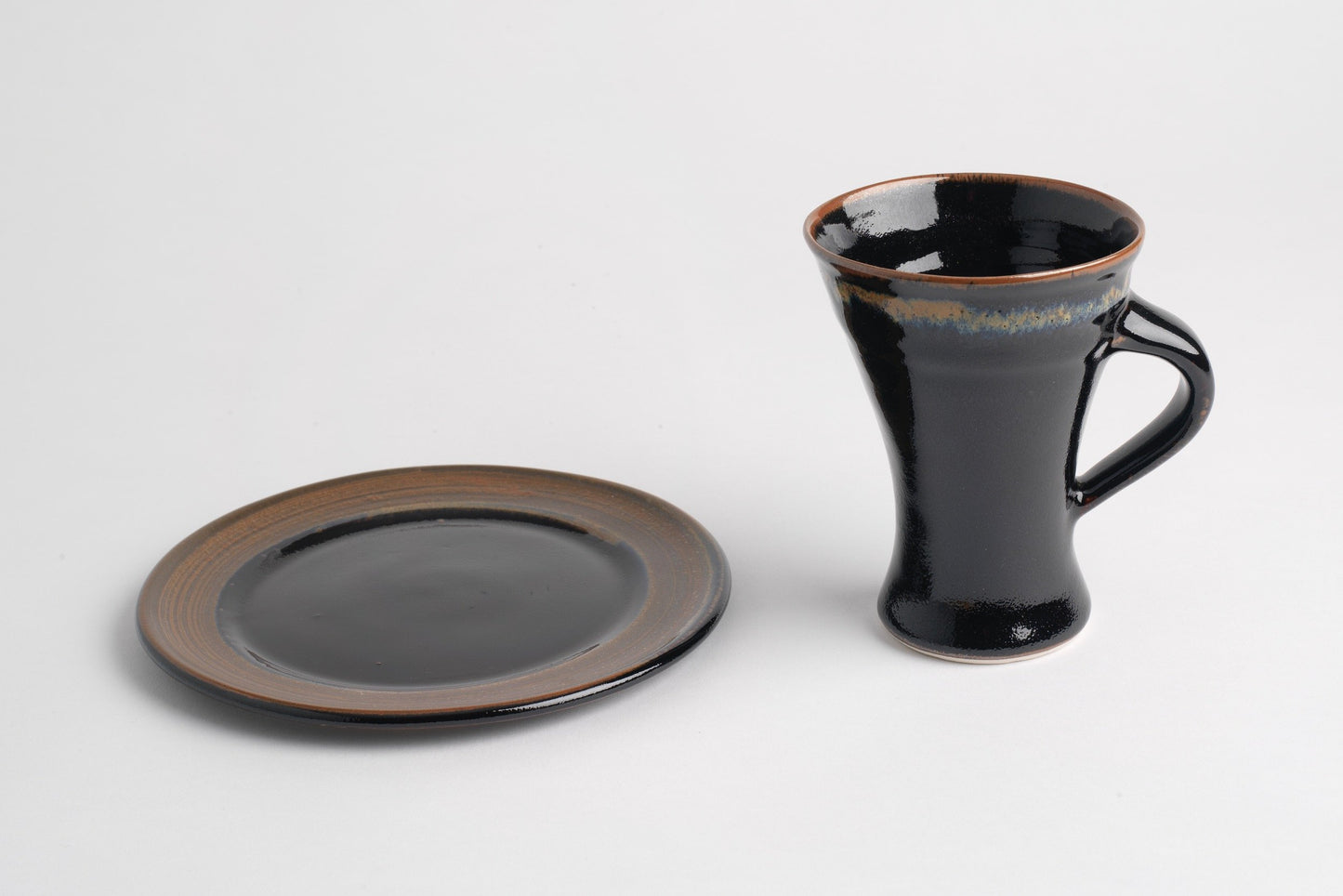 Mug and Side Plate (120F/125E), Louis Mulcahy Pottery