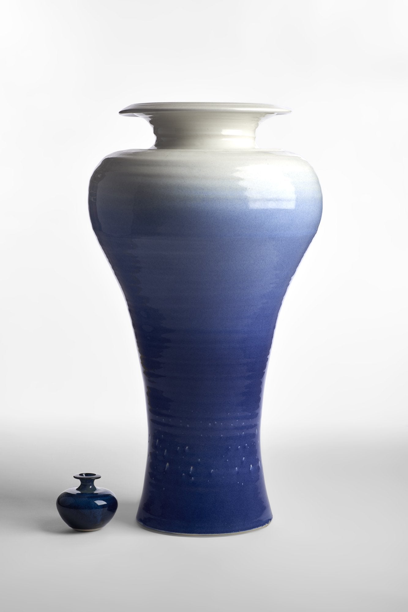 Large Urn  (615BZZ3_126)