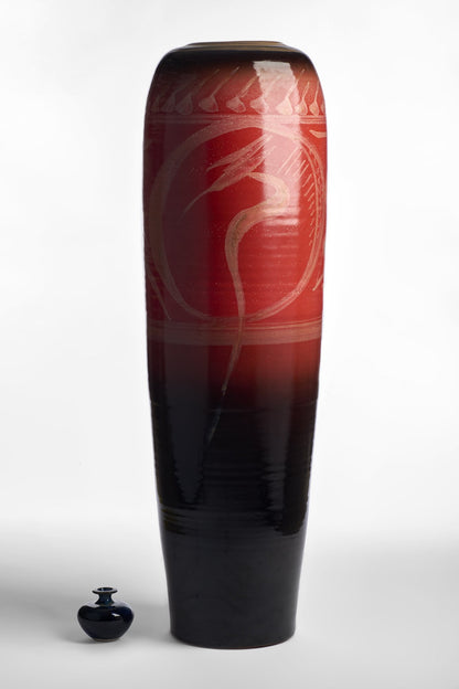 Large Straight Urn (615ORU_124), Louis Mulcahy Pottery