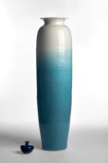 Large Straight Urn (615OWQ_123), Louis Mulcahy Pottery